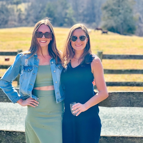 Meet your Posher, Cassie - Picture 2 of 2